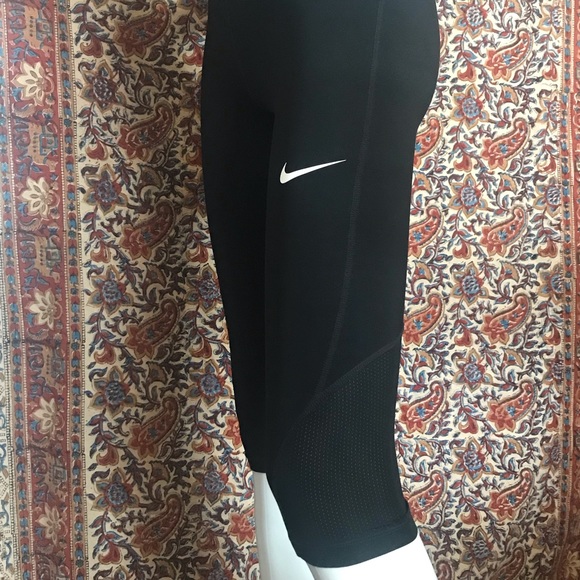 NWOT Nike Dri-Fit Capris Workout Tights Youth Size M Mint Condition - Picture 4 of 10